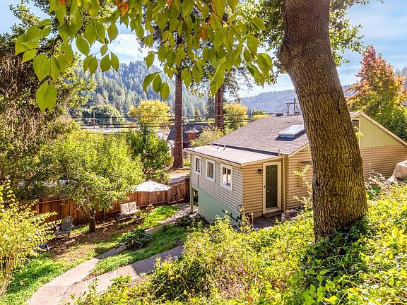 3rd image of 20200 Foothill Drive
