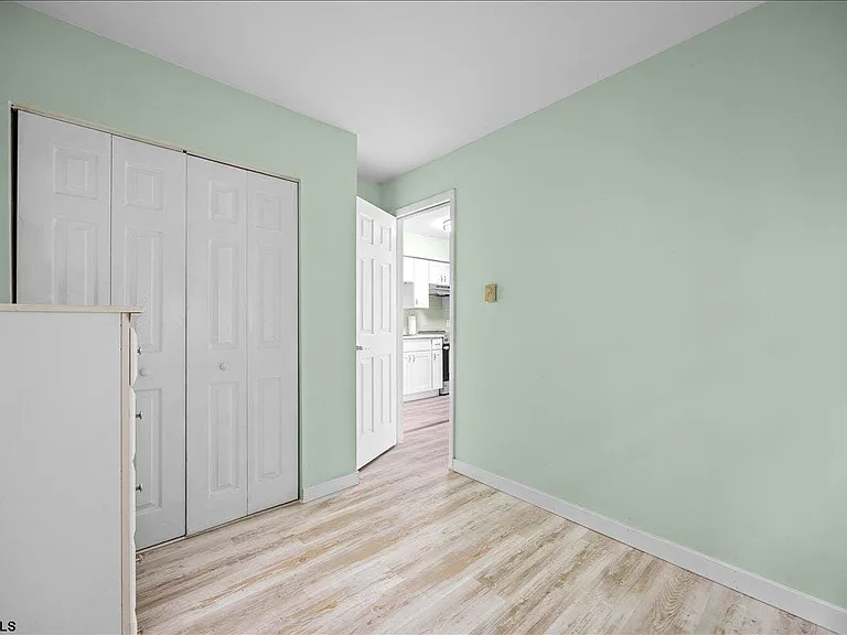 4224 W Brigantine Ave #7 — Photo 2
