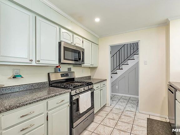 5th image of 296 Berkeley Ave