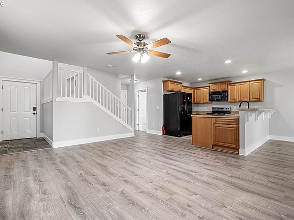 5th image of 789 Whitham Way