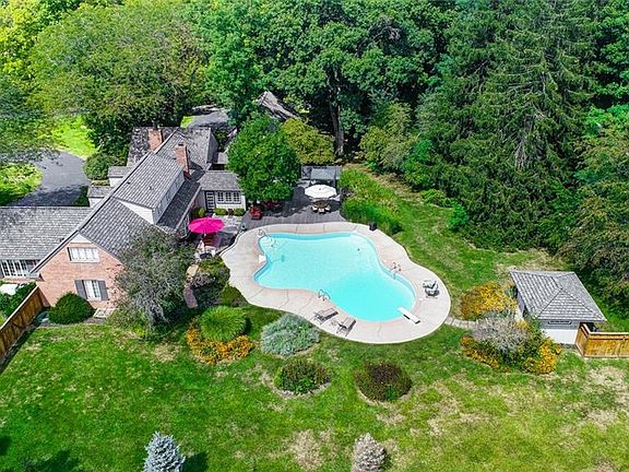 5th image of 2040 Forest Bend Dr