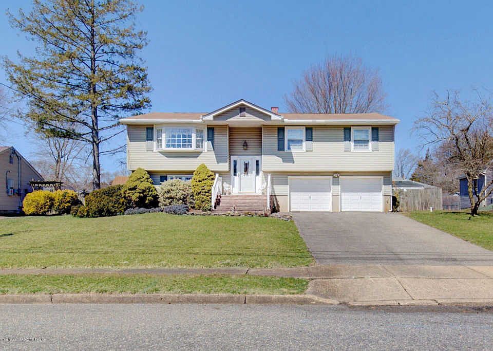 1st image of 840 Royal Ln