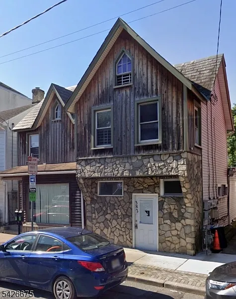 2 bed, 1.5 bath, $1,700 — Photo 1