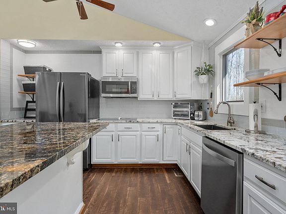 3rd image of 10417 Shaw Dr