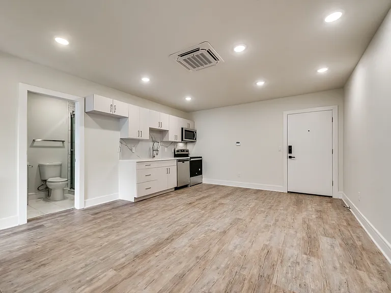 5025 San Jacinto St — Photo 4