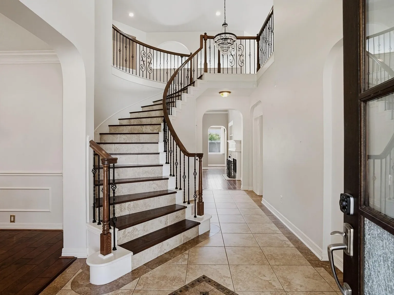 4 bed, 3.5 bath, 4419 sqft, $4,600 — Photo 3