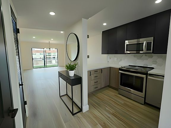 4th image of 3001 Sunrise Lakes Drive E #303