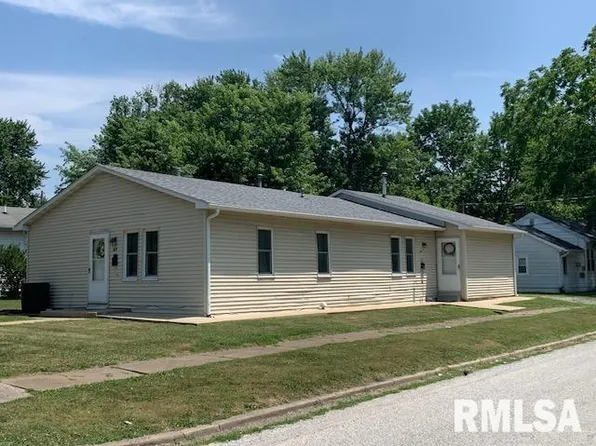 210 E Mitchell St, Salem, IL 62881