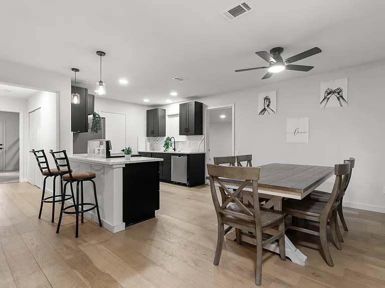2408 Santa Rita St — Photo 8