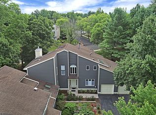 32 Inverrary Pl, Annandale, NJ 08801