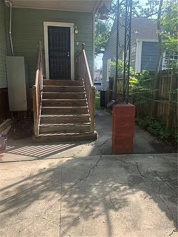 8510 S Claiborne Ave Photo 1