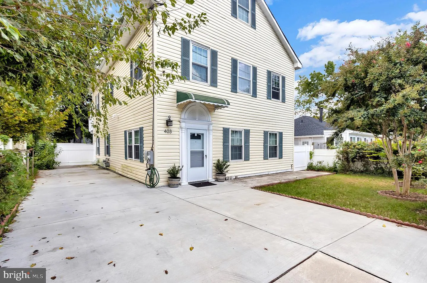 403 N Horners Ln photo 1