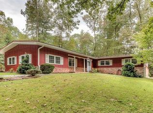 1212 Chanteloup Dr, Hendersonville, NC 28739