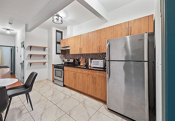 3rd image of 2028 2nd Ave APT 3N