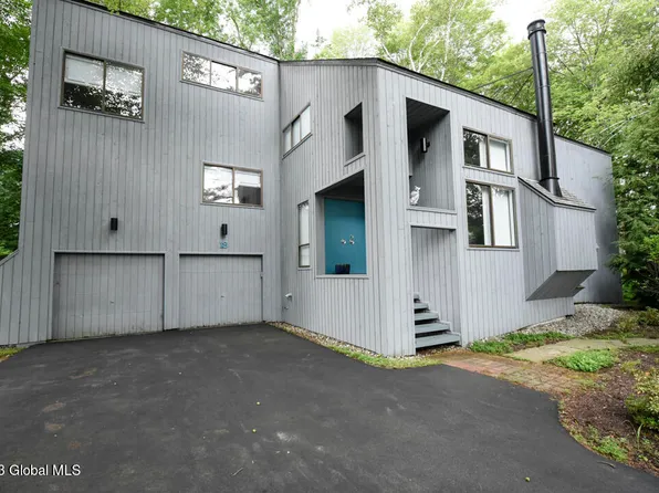 18 Wilshire Drive, Delmar, NY 12054