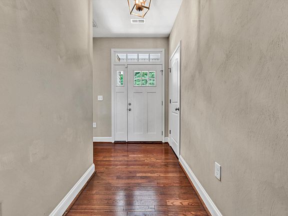 3rd image of 3055 Franklin St