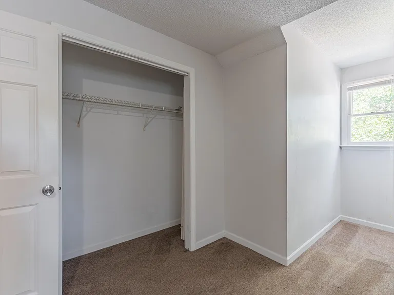 108 Dutch Dr — Photo 35