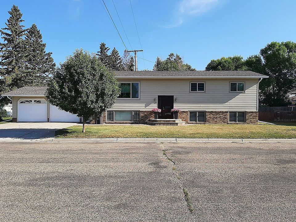 1st image of 316 9th St W