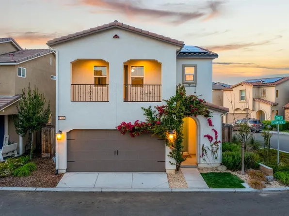 6362 E Creek View Ln, Fresno, CA 93727