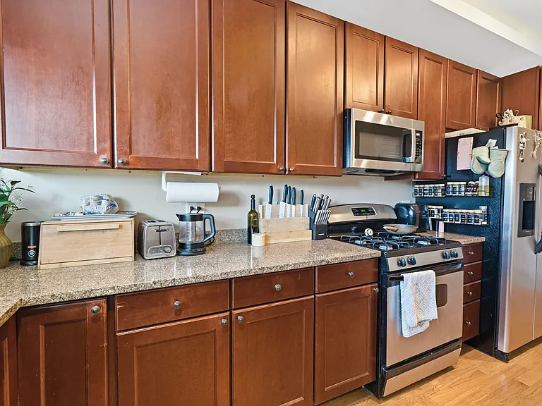 Hinman Court Condos — Photo 36
