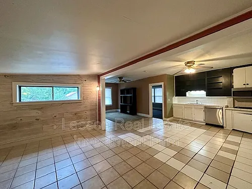 1101 College St Photo 1