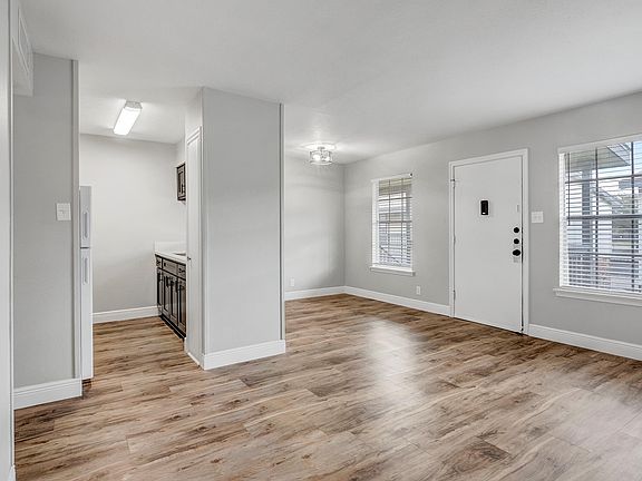 4th image of 2755 Louisiana St APT 3