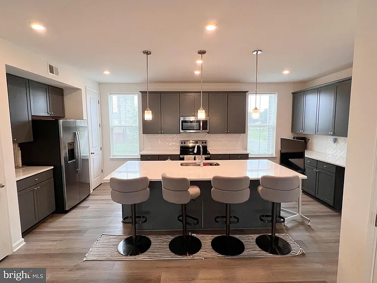 357 Andrew Ct — Photo 8