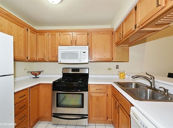 5th image of 410 Clarendon Ct #410