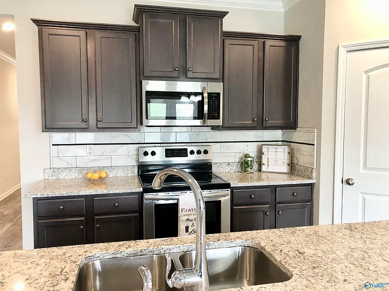 14604 London Ln — Photo 2