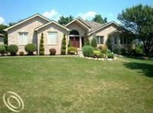 2016 Reagan Dr, Rochester Hills, MI 48309