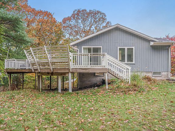 4th image of 2225 Pleasant Hill Dr