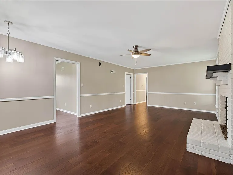 306 Locust Rd — Photo 20
