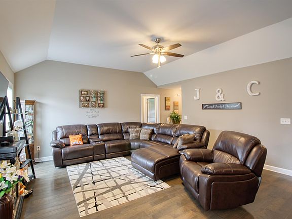4th image of 335 Shelby Cir