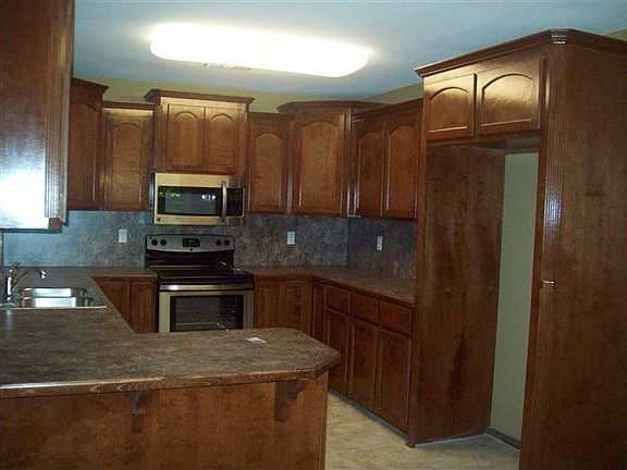 2nd image of 200 Hedge Hill Dr