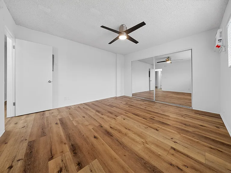 20317 Saticoy St — Photo 9
