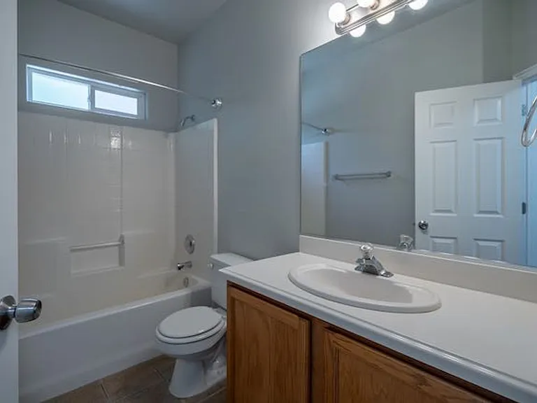 Valley View Condos — Photo 17