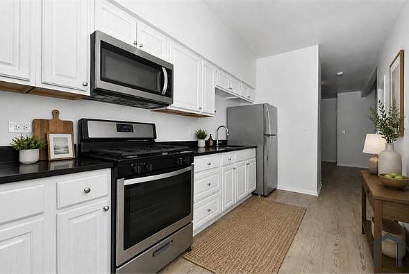 1st image of 4426 S Michigan Ave #106