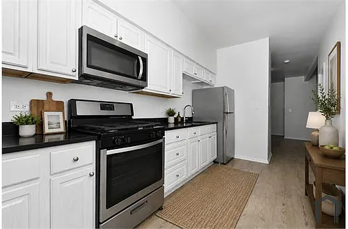 4424 S Michigan Ave #204 Photo 1