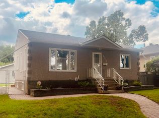 9723 65th Ave NW, Edmonton, AB T6E0K5