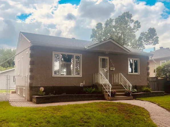 9723 65th Ave NW, Edmonton, AB T6E 0K5
