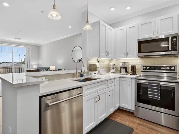 69 Foundry St #314, Wakefield, MA 01880