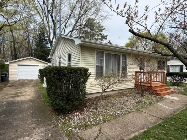 121 Elmside Rd, Benton Harbor, MI 49022