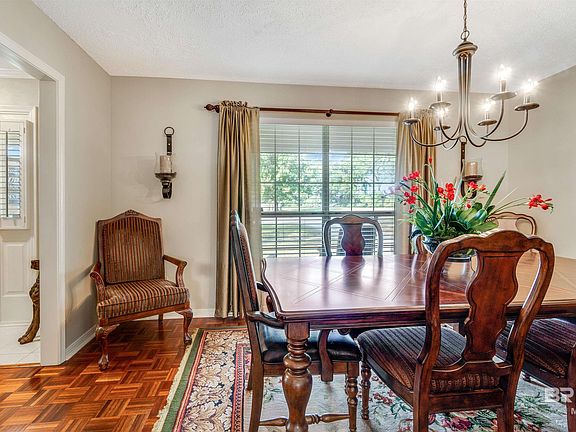 4th image of 1031 Seven Hills Dr