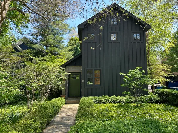 31 N Spring St, Douglas, MI 49406