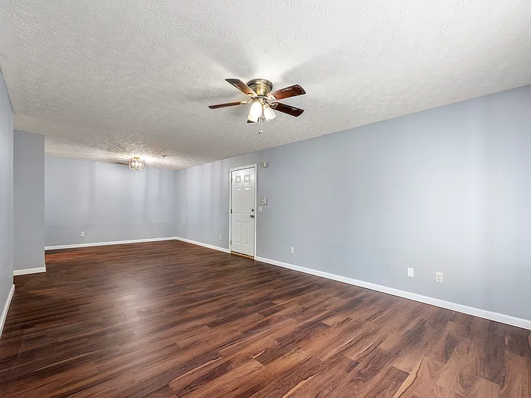 3247 Fairington Dr — Photo 21