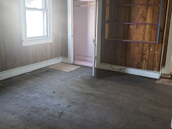 4th image of 700 18th St