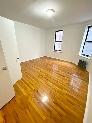 Rented by Reyes & Elsamad Real Estate Group | media 10