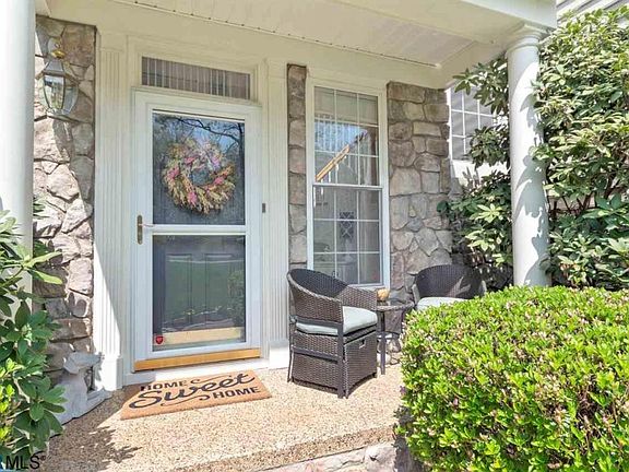 3rd image of 409 Pickett Ln