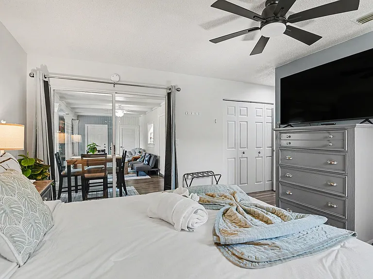 Main Bedroom King