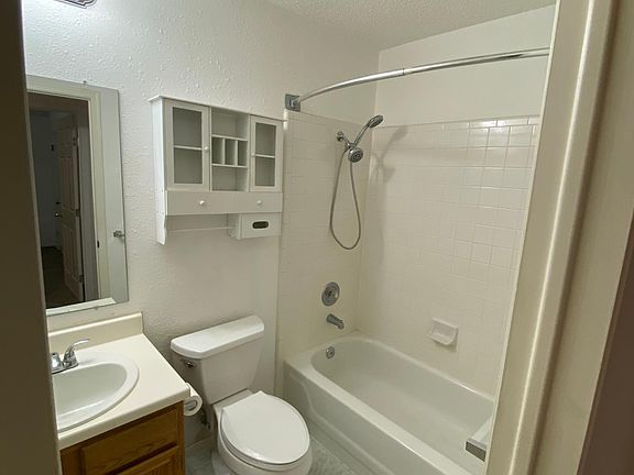 5th image of 6526 Carisbrooke Ln